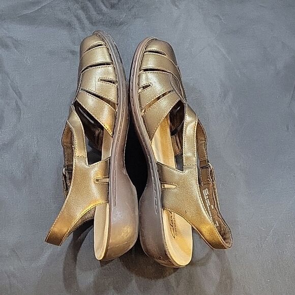 CLARKS BENDABLES WOMEN"S ADJUSTABLE BUCKLE CLOSURE SANDAL - Picture 9 of 16